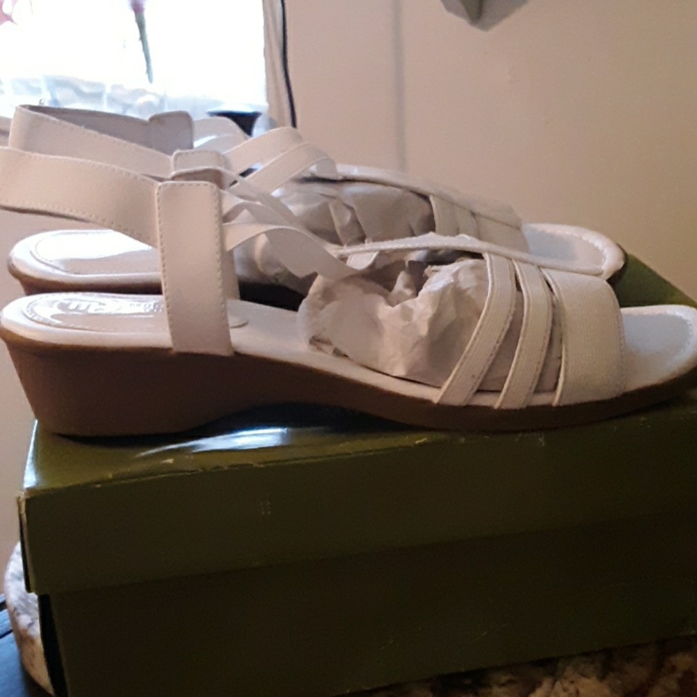 NEW sandals - Picture 3 of 6